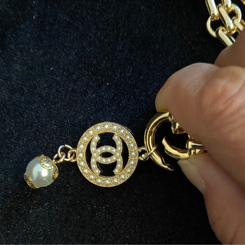 CHANEL Gold-Tone Double CC Pearl Drop Pendant - Picture 12 of 12